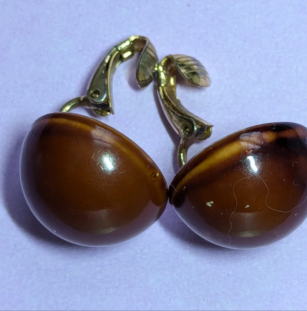 🤎 Vintage Round Cabochon Clasp Earrings no signature